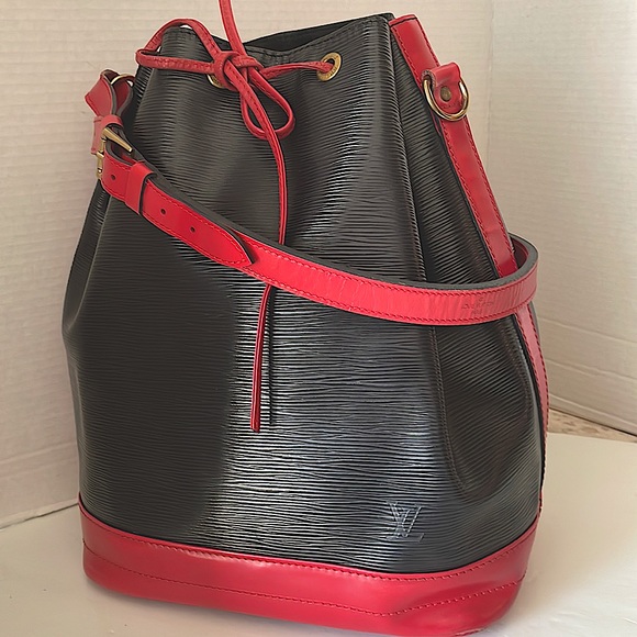 Louis Vuitton Handbags - AUTHENTIC LOUIS VUITTON ÉPI NOE BI-COLOUR BLACK/RED LEATHER SHOULDER BAG.